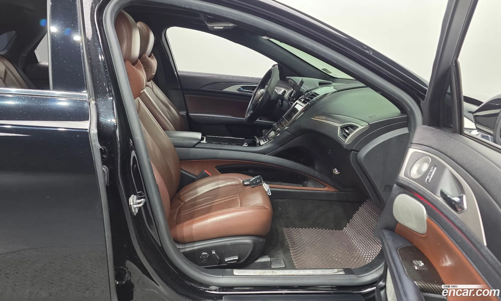 Lincoln MKZ 2017 3LN6L5MU6HR656741 — 28