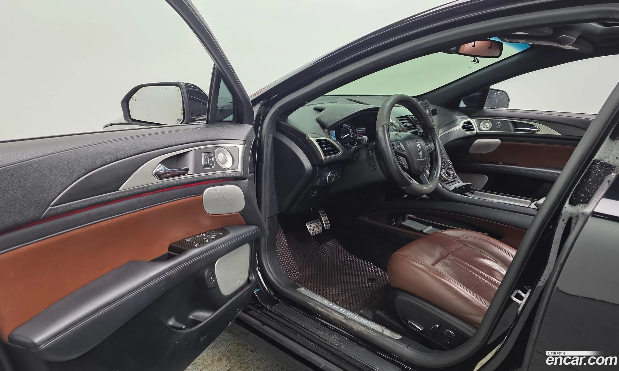 Lincoln MKZ 2017 3LN6L5MU6HR656741 — 12