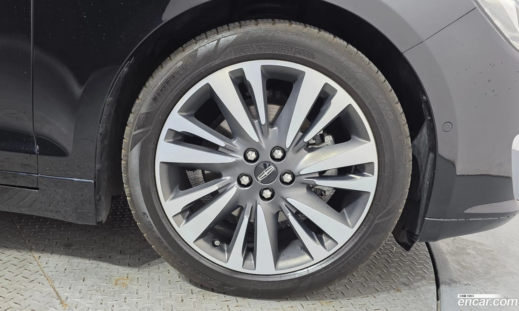 Lincoln MKZ 2017 3LN6L5MU6HR656741 — 32
