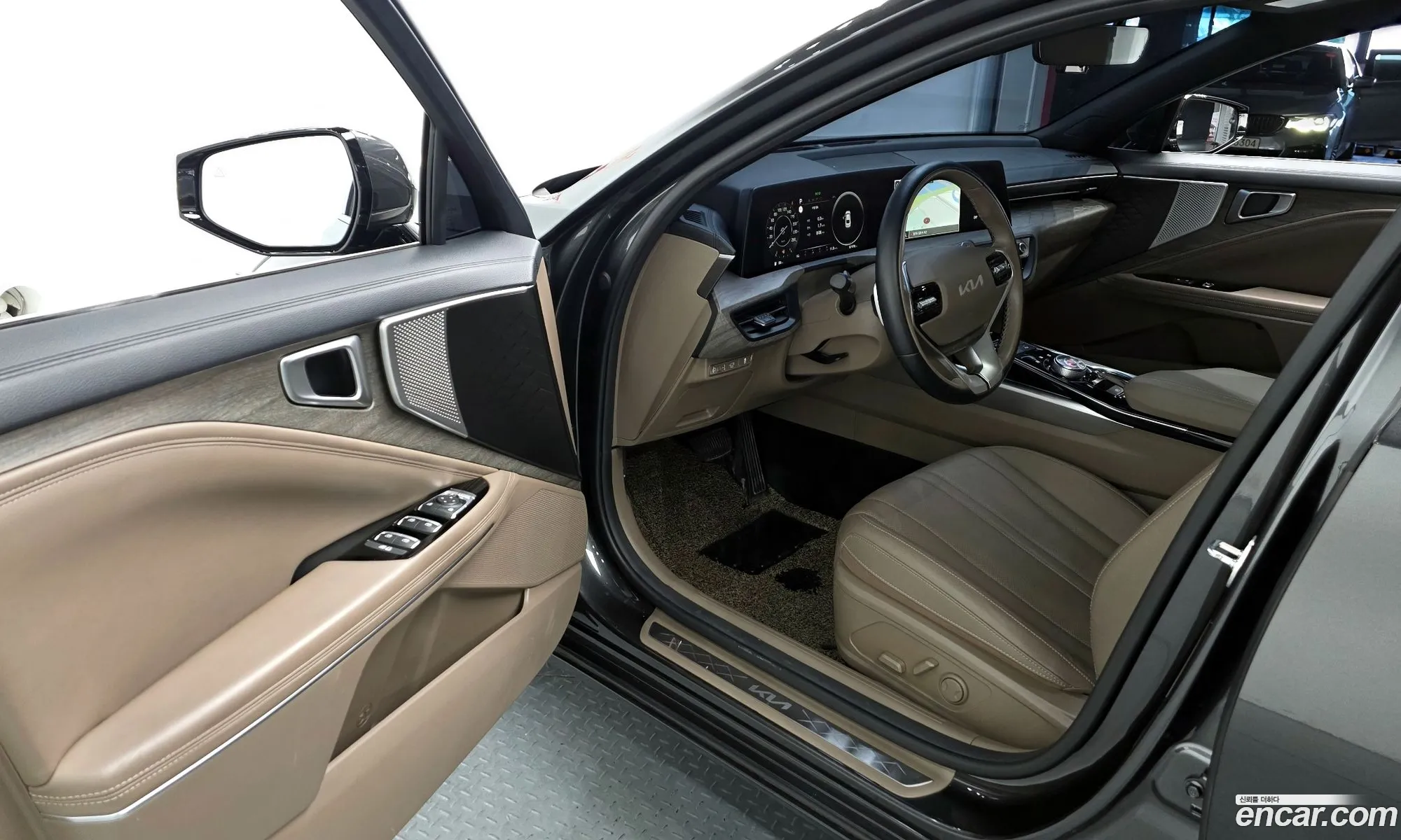 Kia K8 2023 — 17