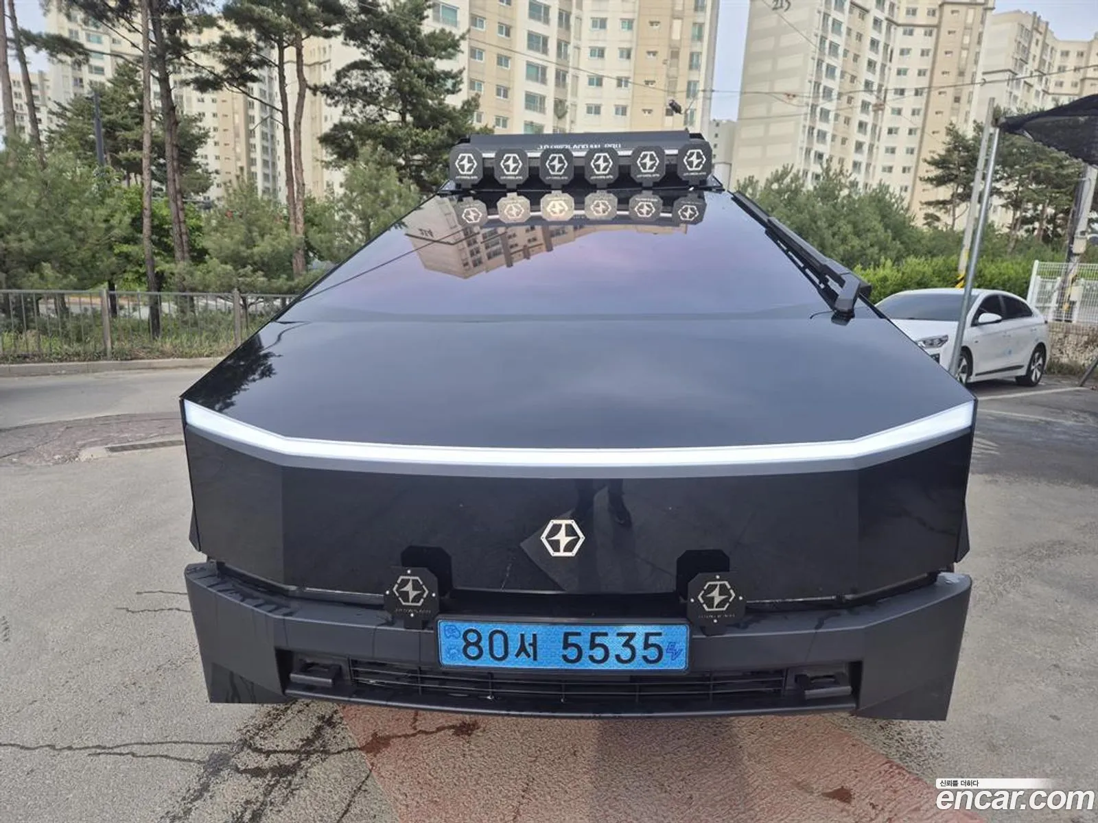 Tesla Cybertruck 2024 — 8