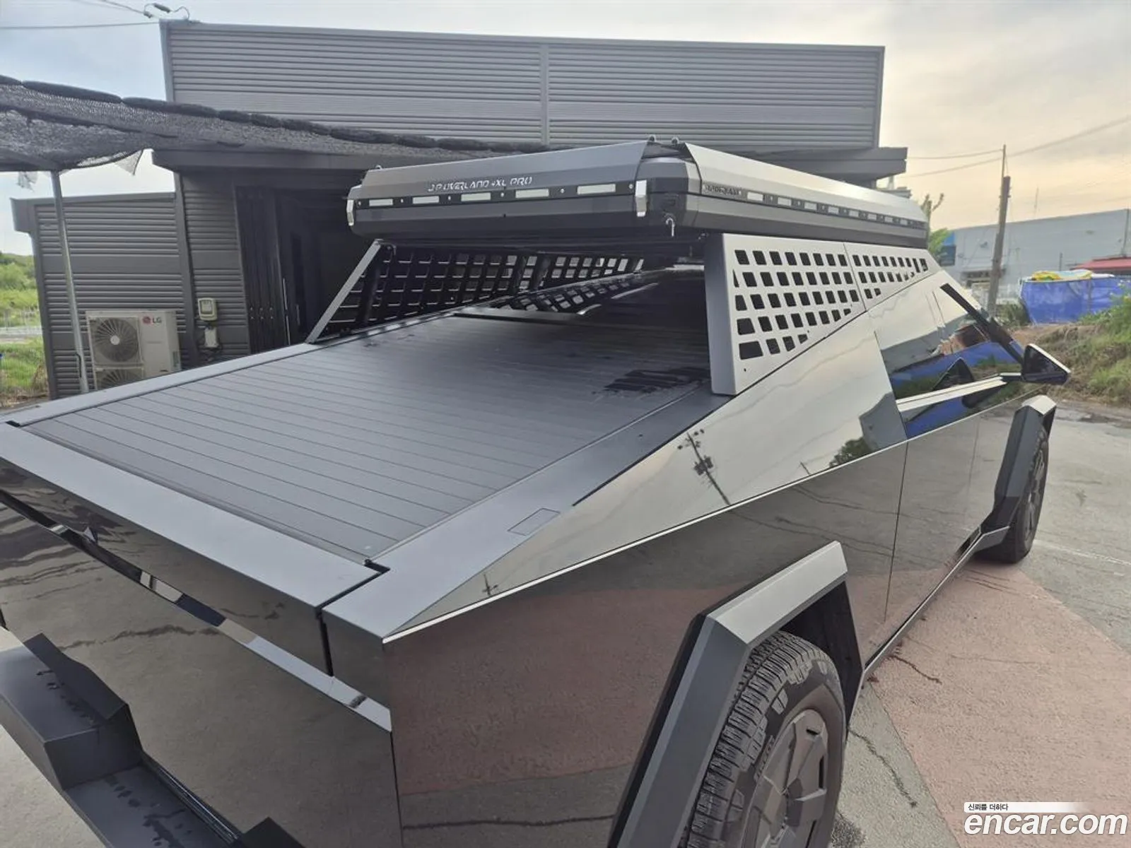 Tesla Cybertruck 2024 — 14