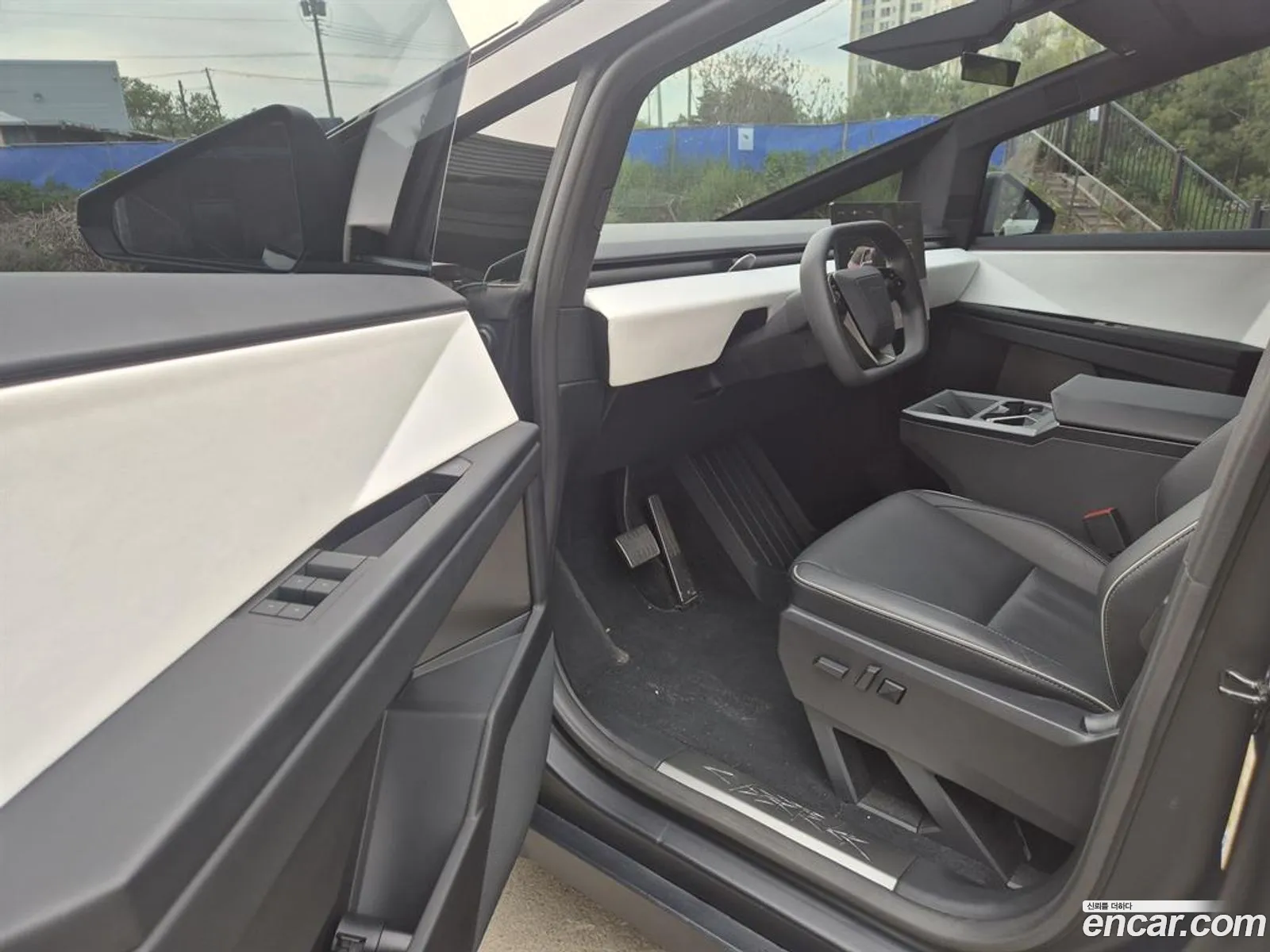 Tesla Cybertruck 2024 — 11
