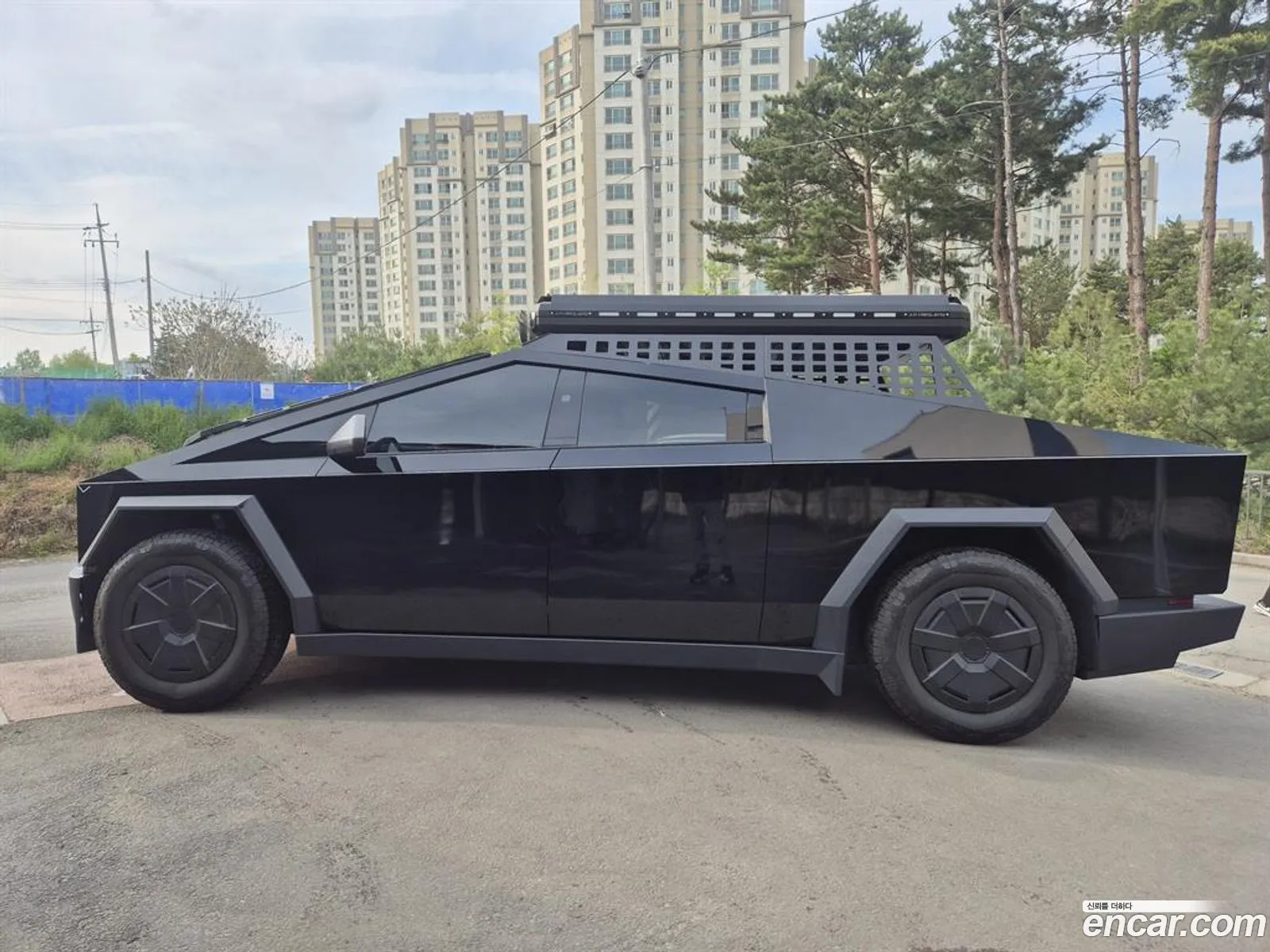 Tesla Cybertruck 2024 — 3
