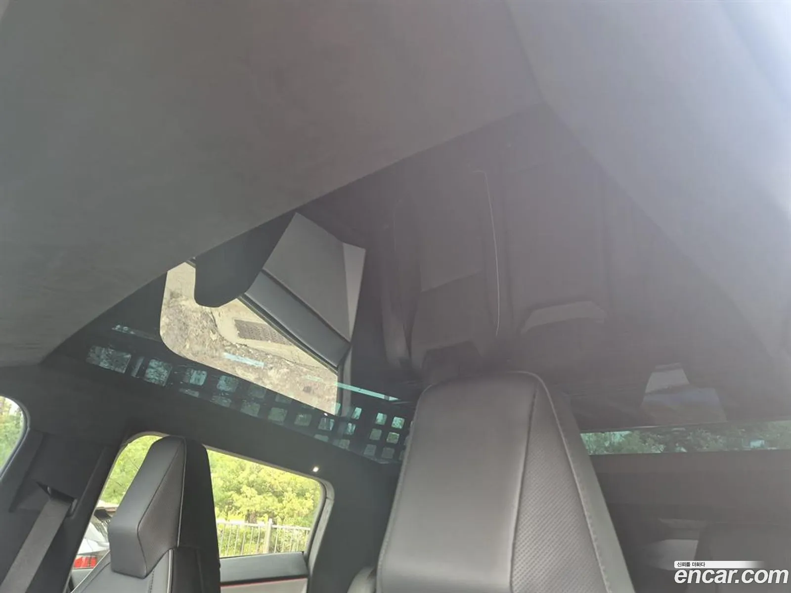 Tesla Cybertruck 2024 — 15