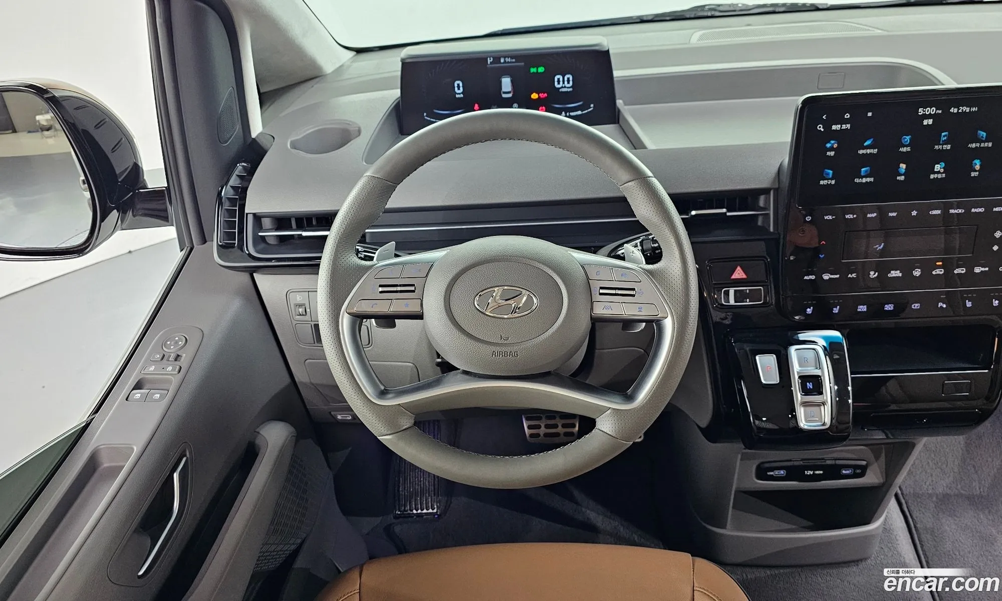 Hyundai Staria 2024 — 33