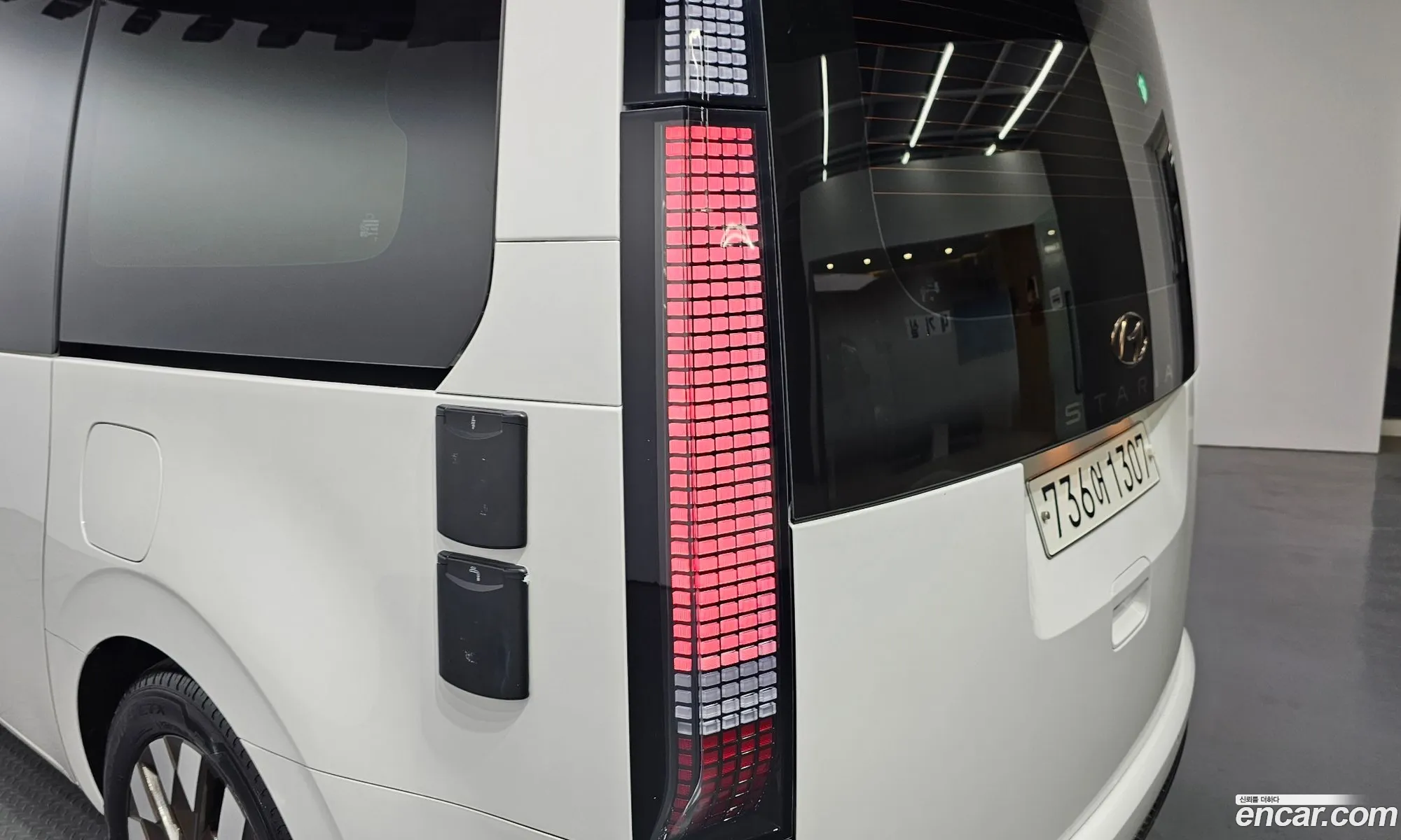 Hyundai Staria 2024 — 25