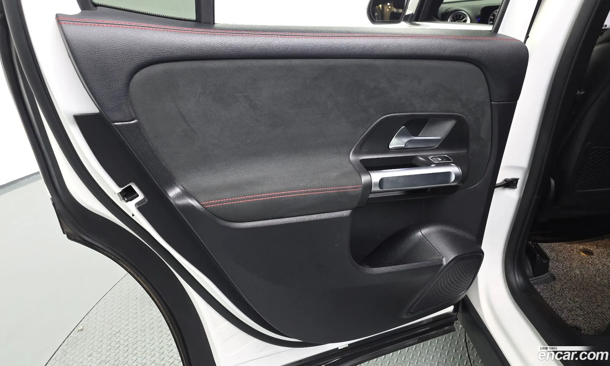 Mercedes-Benz GLB-Class X247 2021 — 29