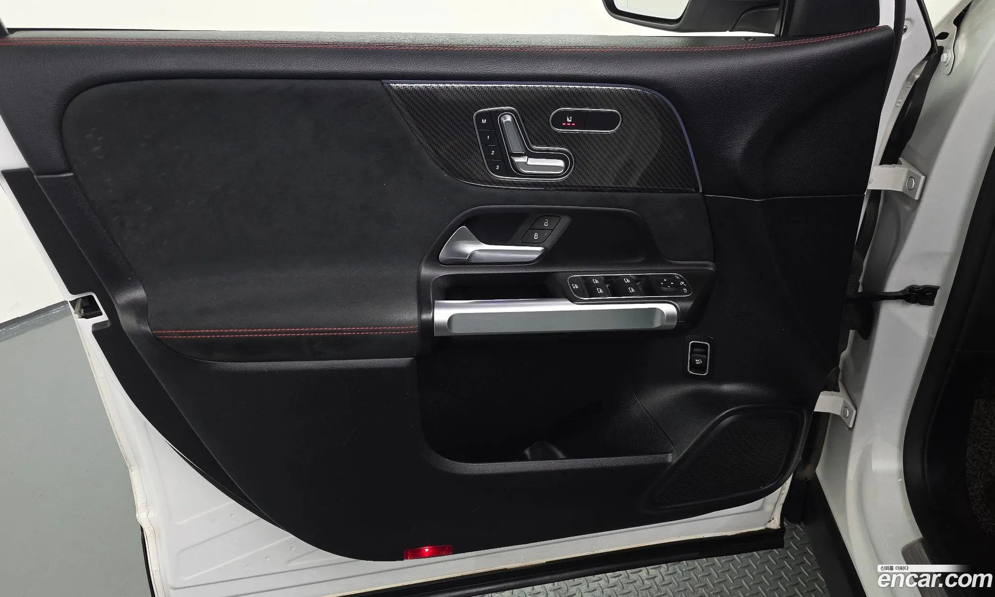 Mercedes-Benz GLB-Class X247 2021 — 25