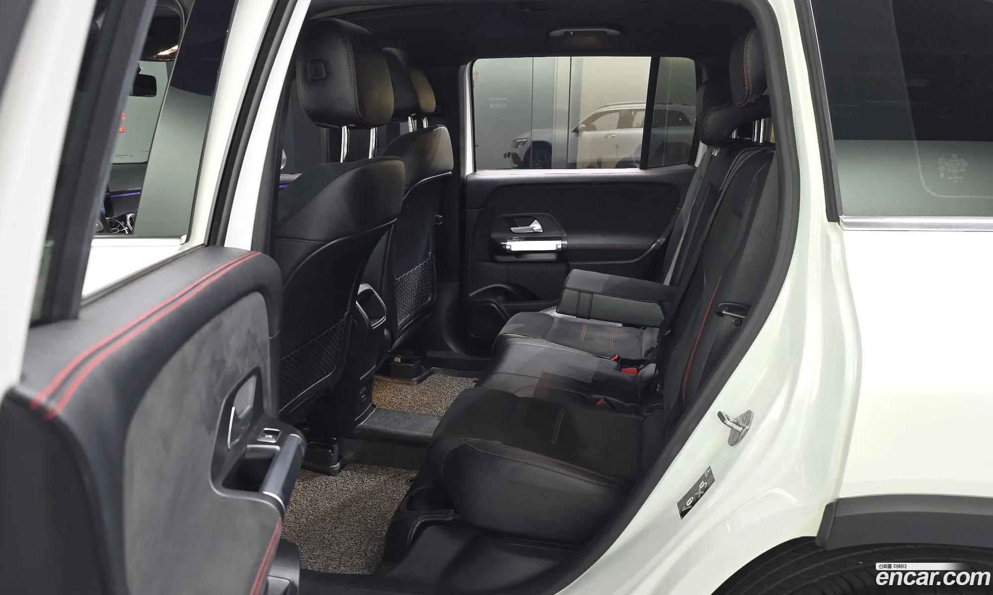 Mercedes-Benz GLB-Class X247 2021 — 12