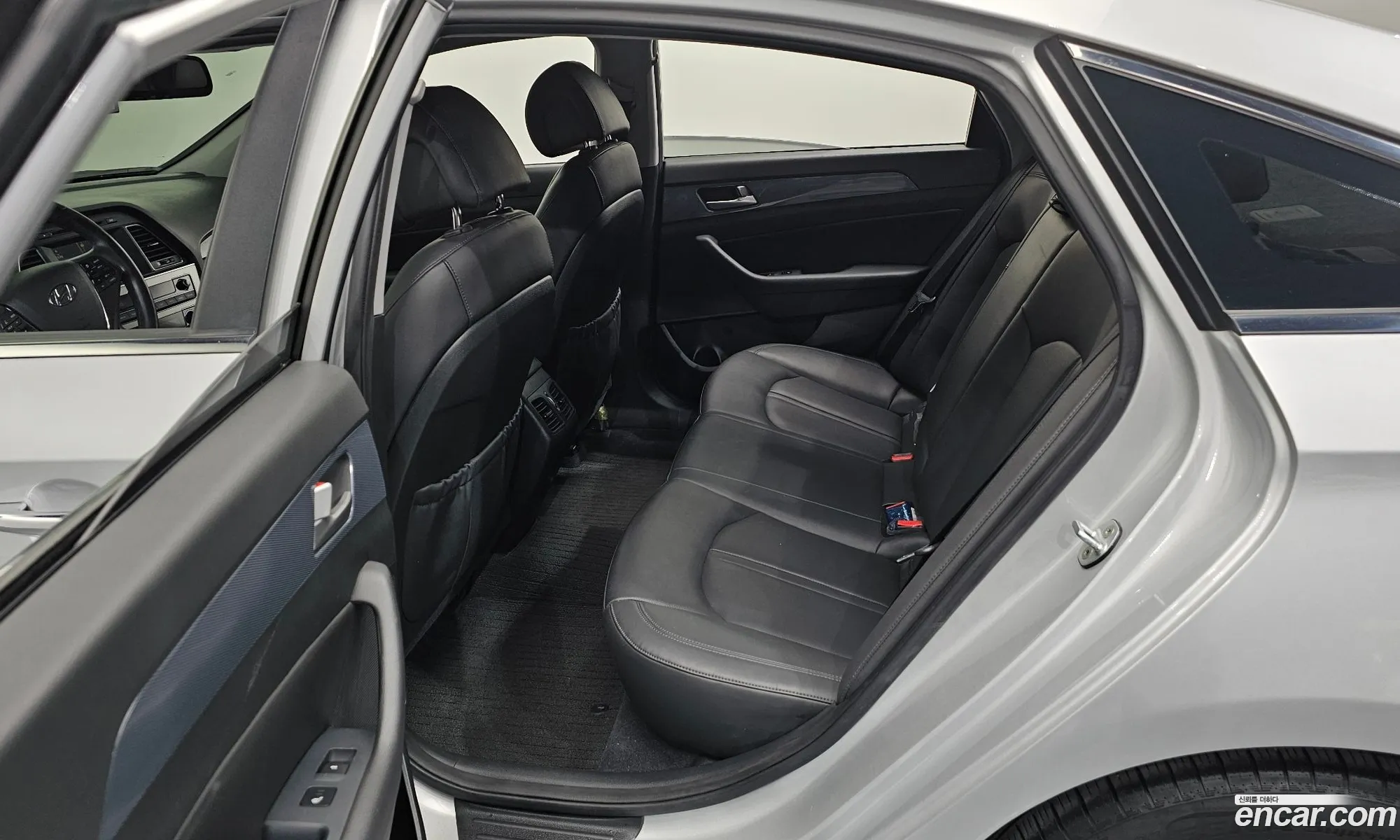 Hyundai LF Sonata Hybrid 2015 — 10