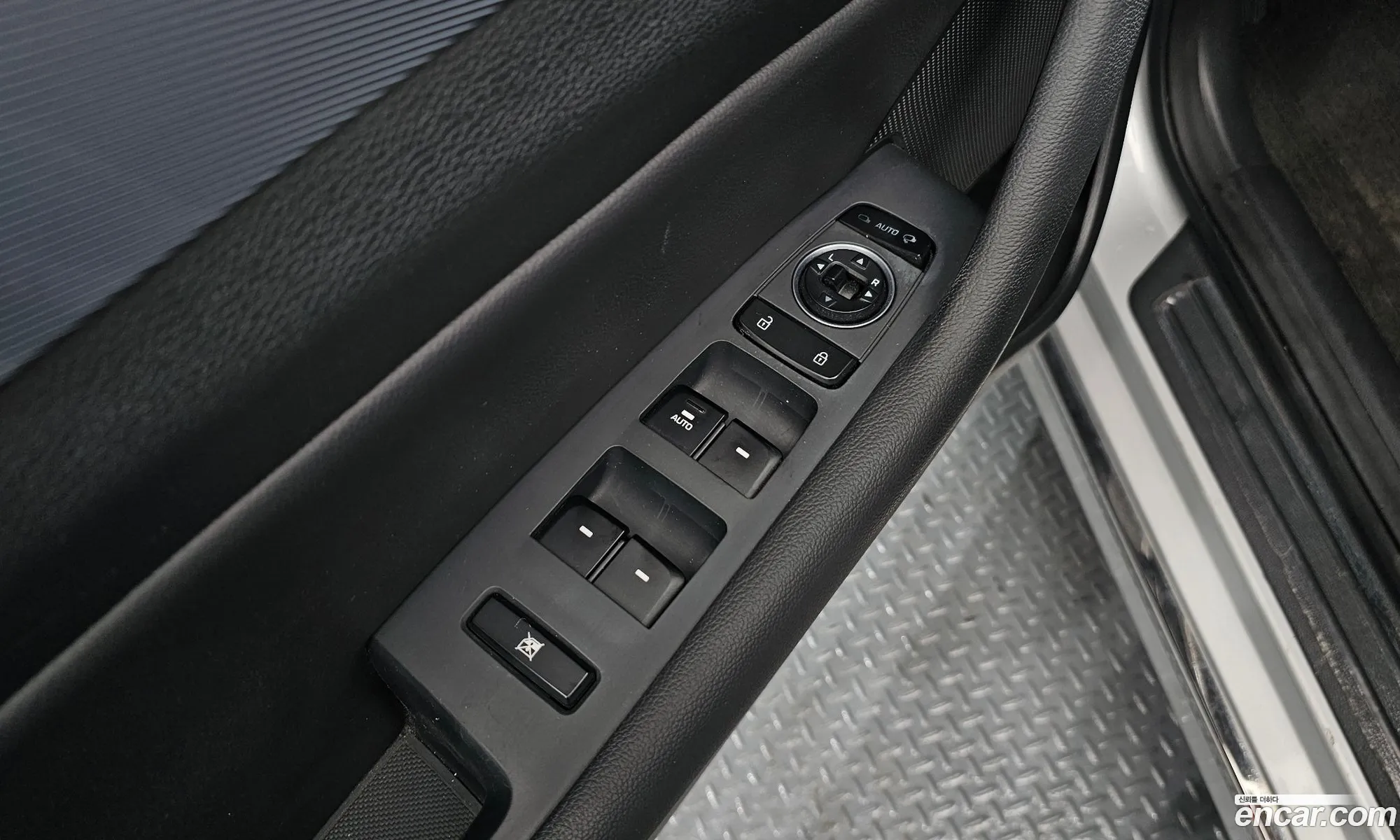 Hyundai LF Sonata Hybrid 2015 — 28