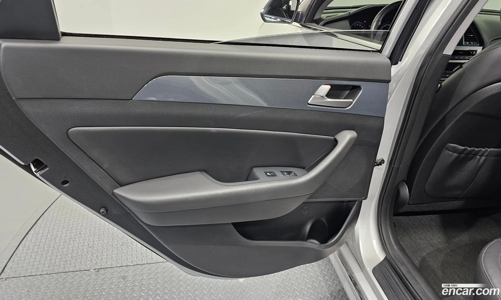 Hyundai LF Sonata Hybrid 2015 — 27