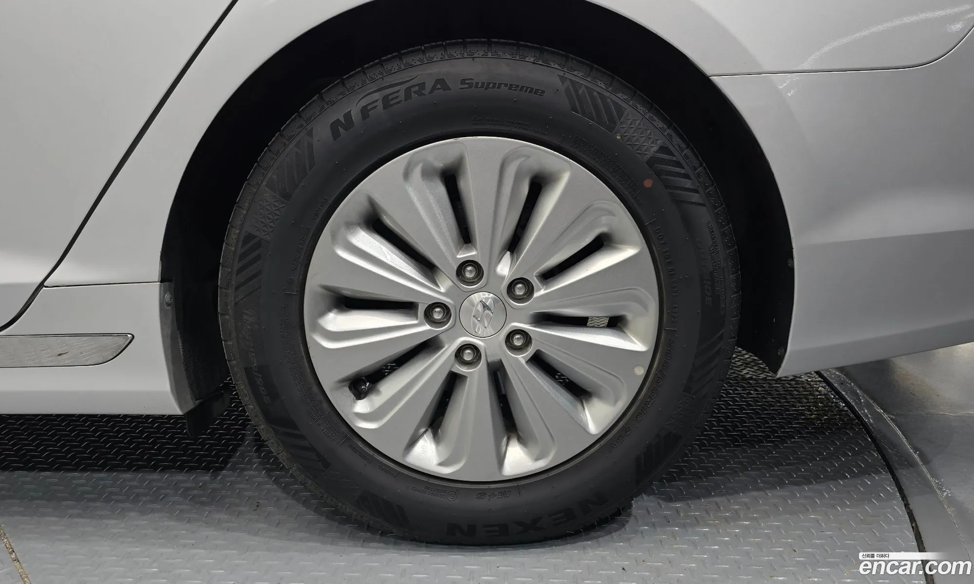 Hyundai LF Sonata Hybrid 2015 — 4