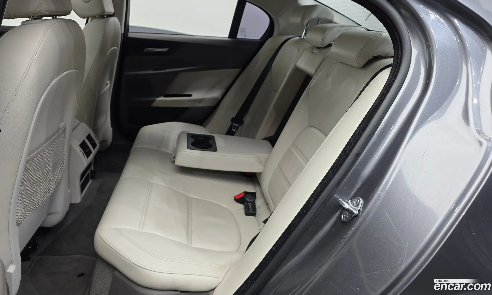 Jaguar XE 2015 — 12
