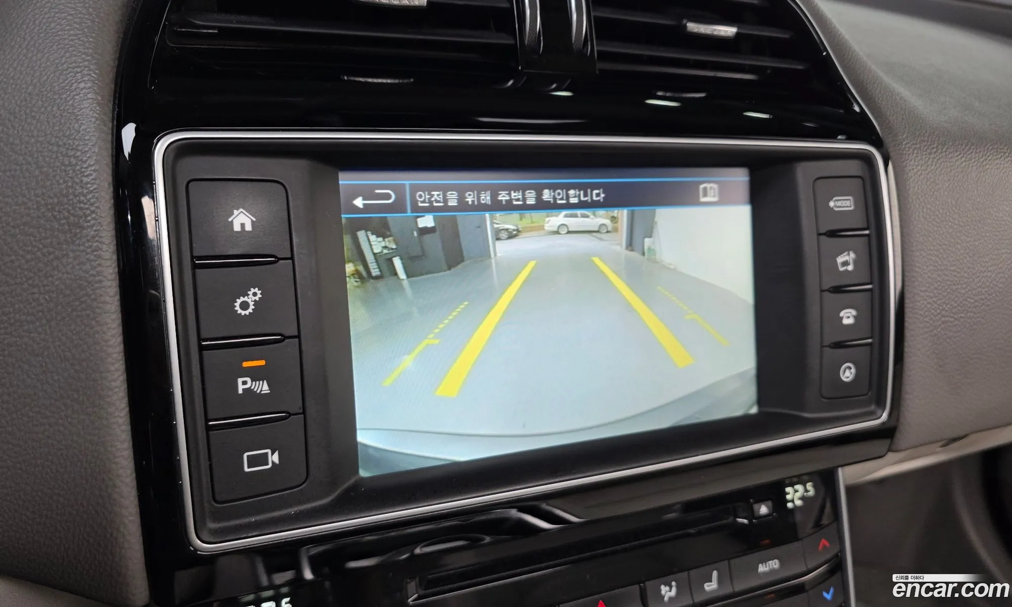 Jaguar XE 2015 — 20