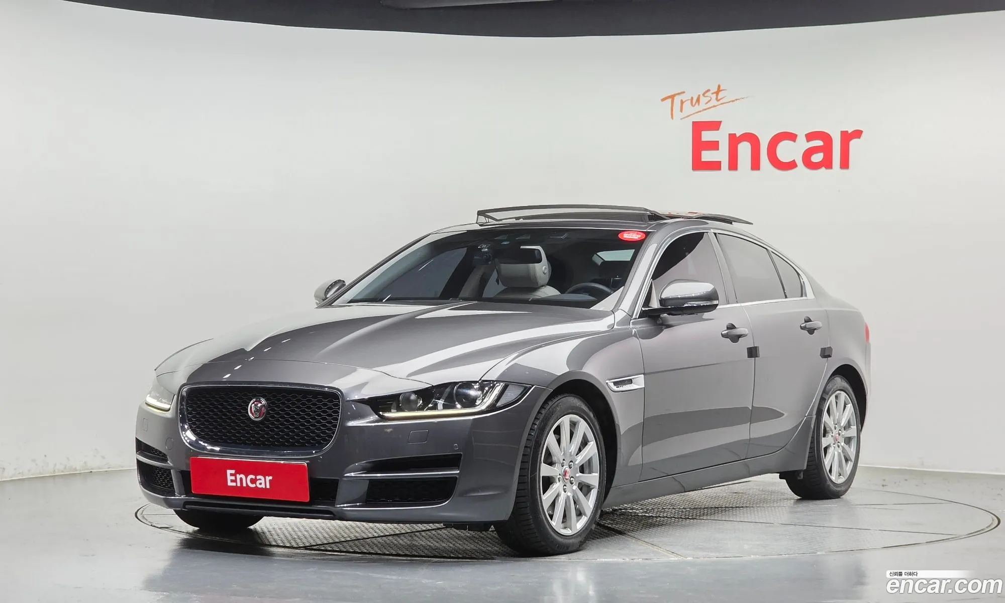 Jaguar XE 2015 — 19