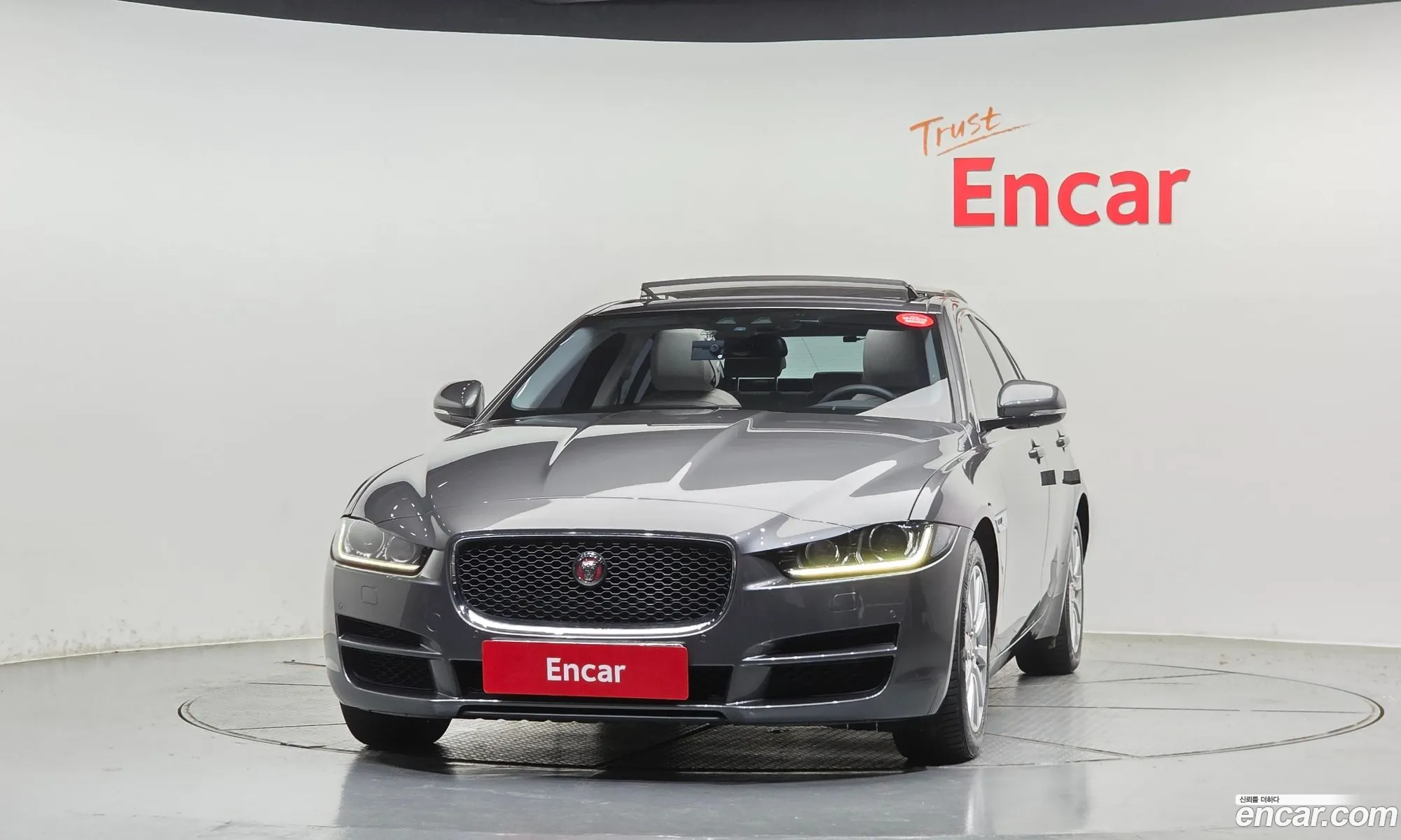 Jaguar XE 2015 — 7