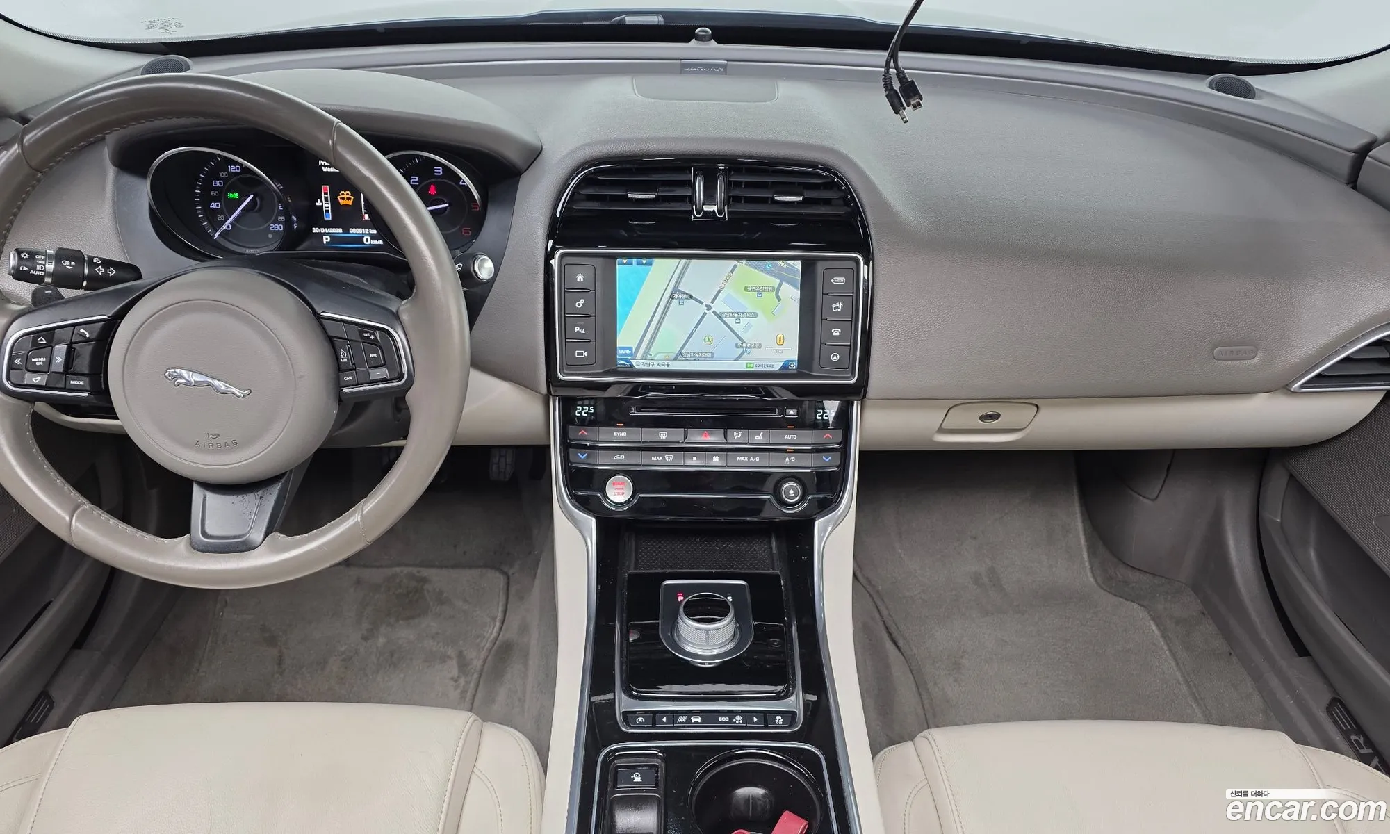 Jaguar XE 2015 — 15