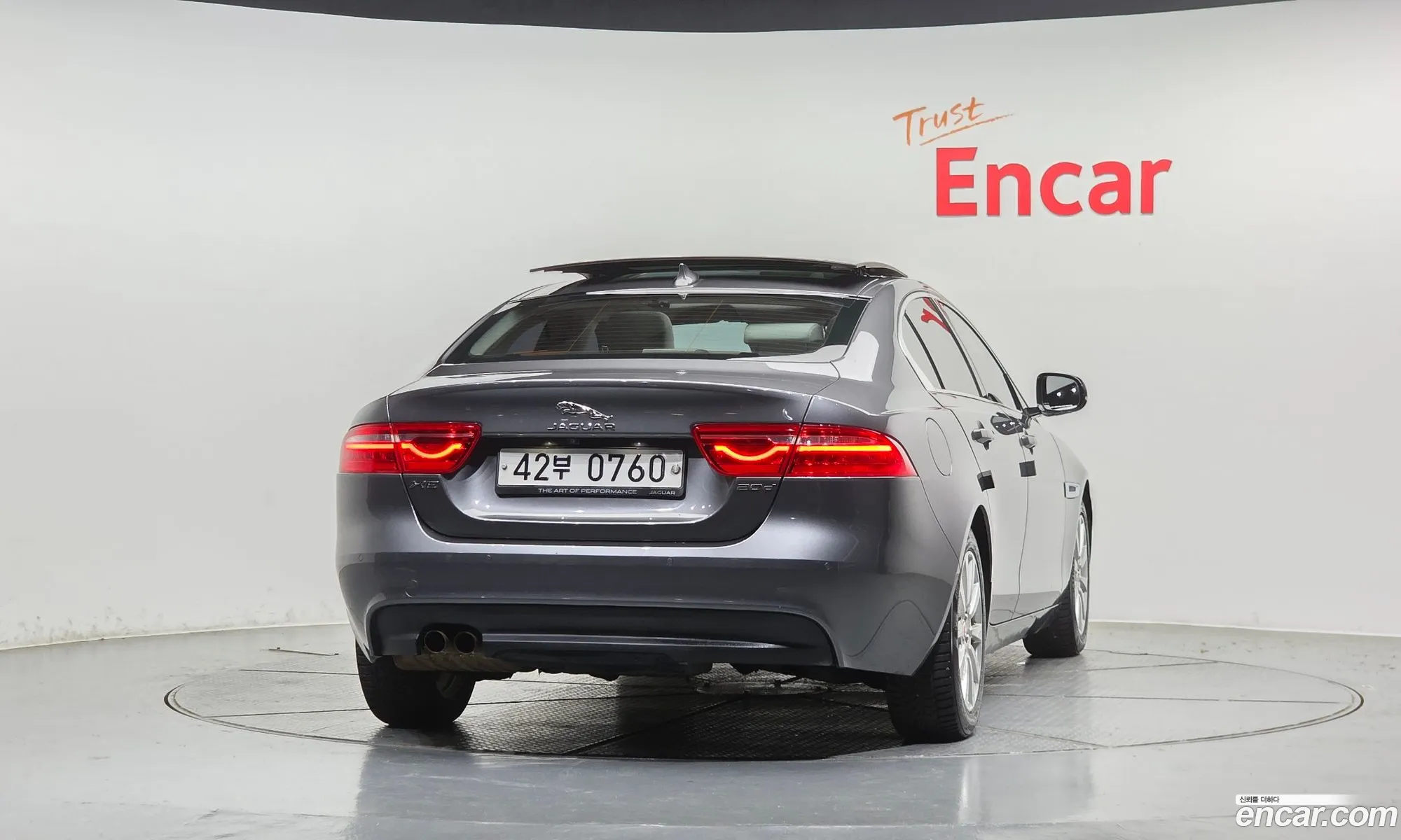 Jaguar XE 2015 — 16
