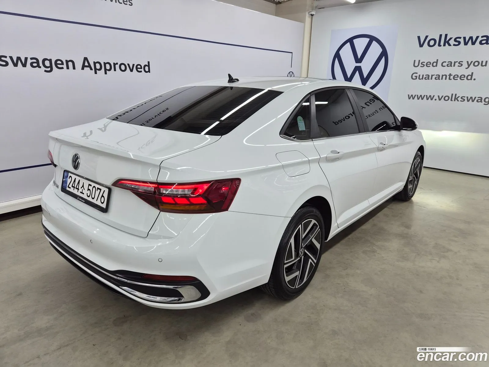 Volkswagen Jetta 7th Gen 2024 — 18