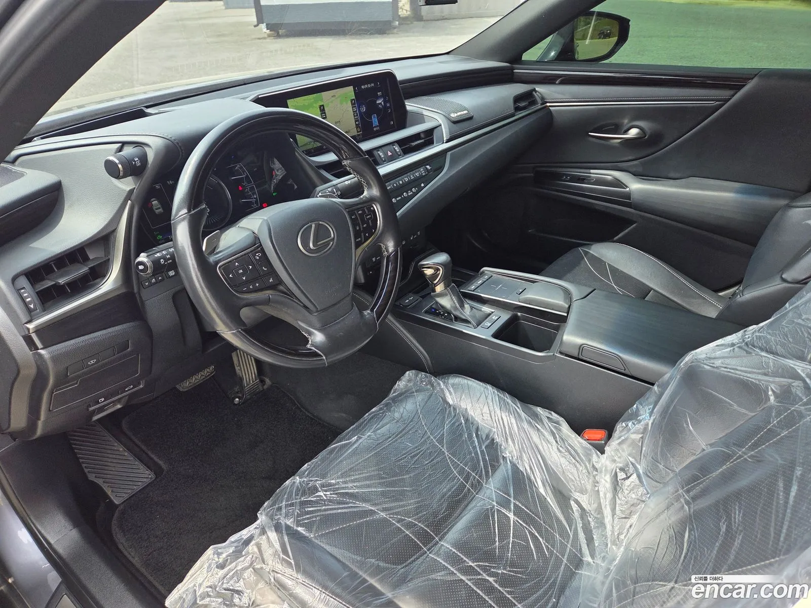Lexus ES300h 7th Gen 2019 — 11