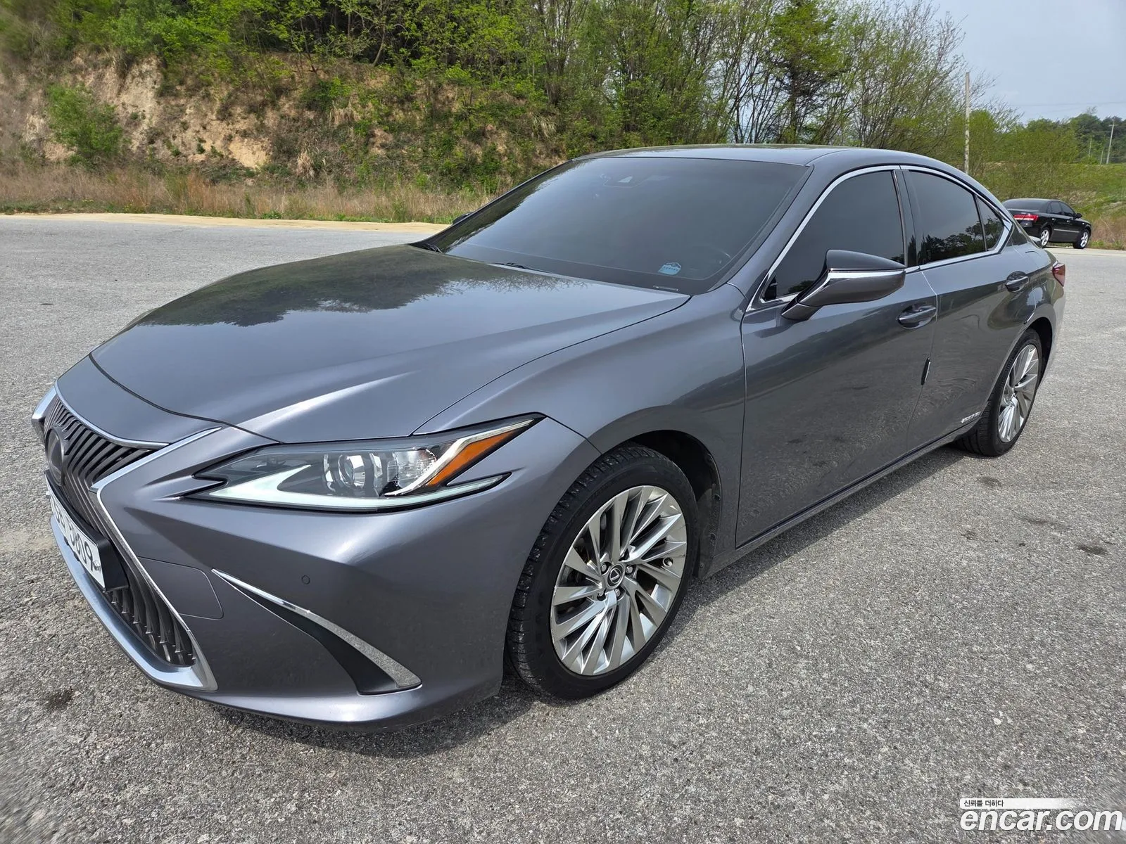 Lexus ES300h 7th Gen 2019 — 3