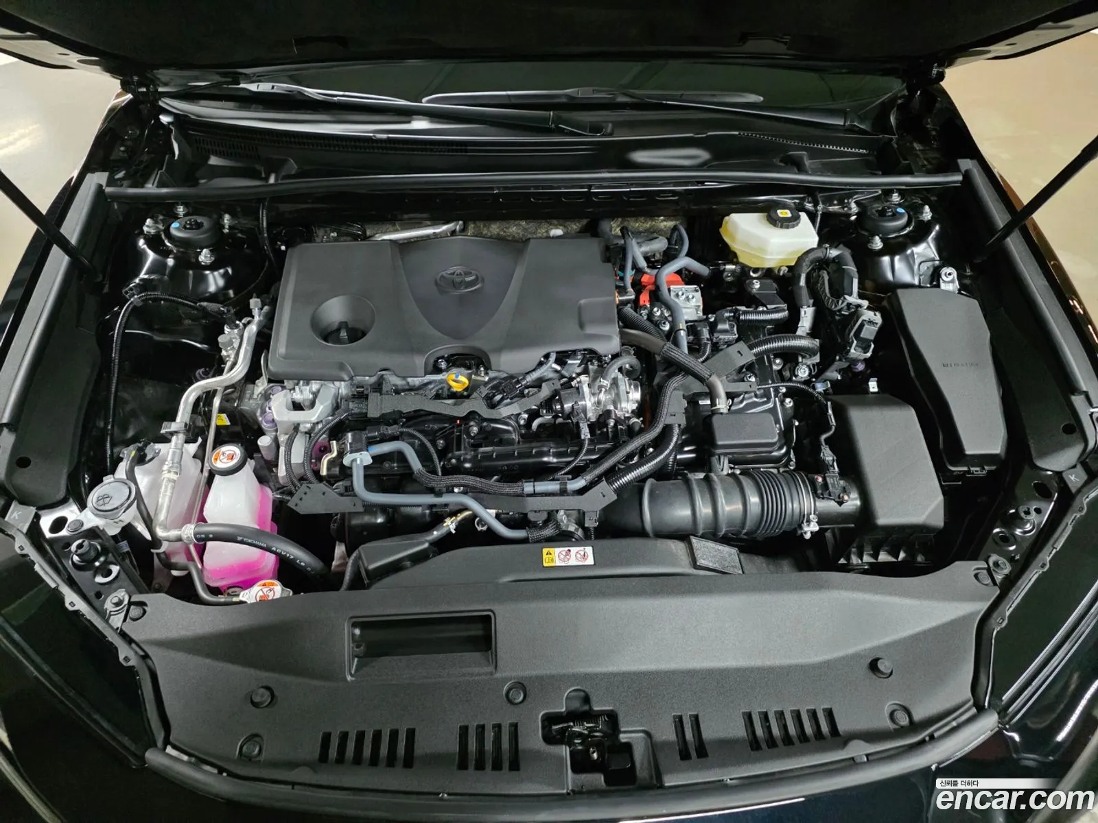 Toyota Camry 2025 — 4