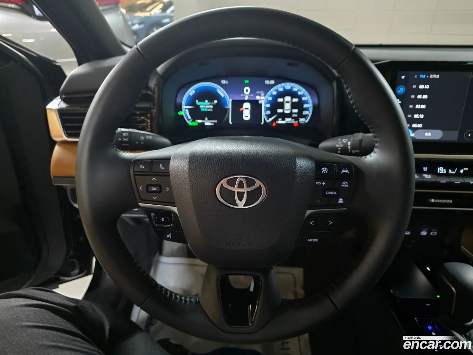 Toyota Camry 2025 — 11