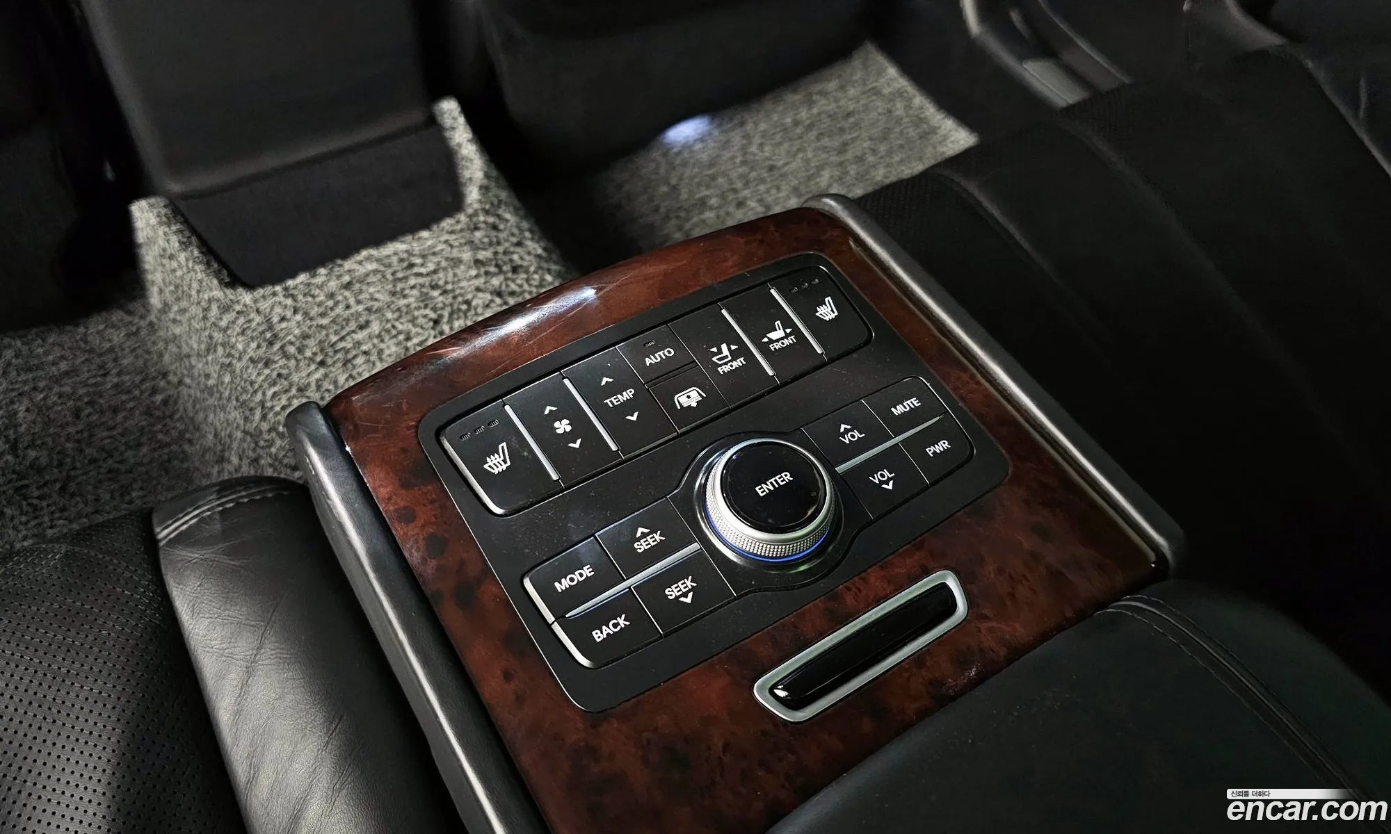 Hyundai Equus 2011 KMHGG41DBCU038749 — 30