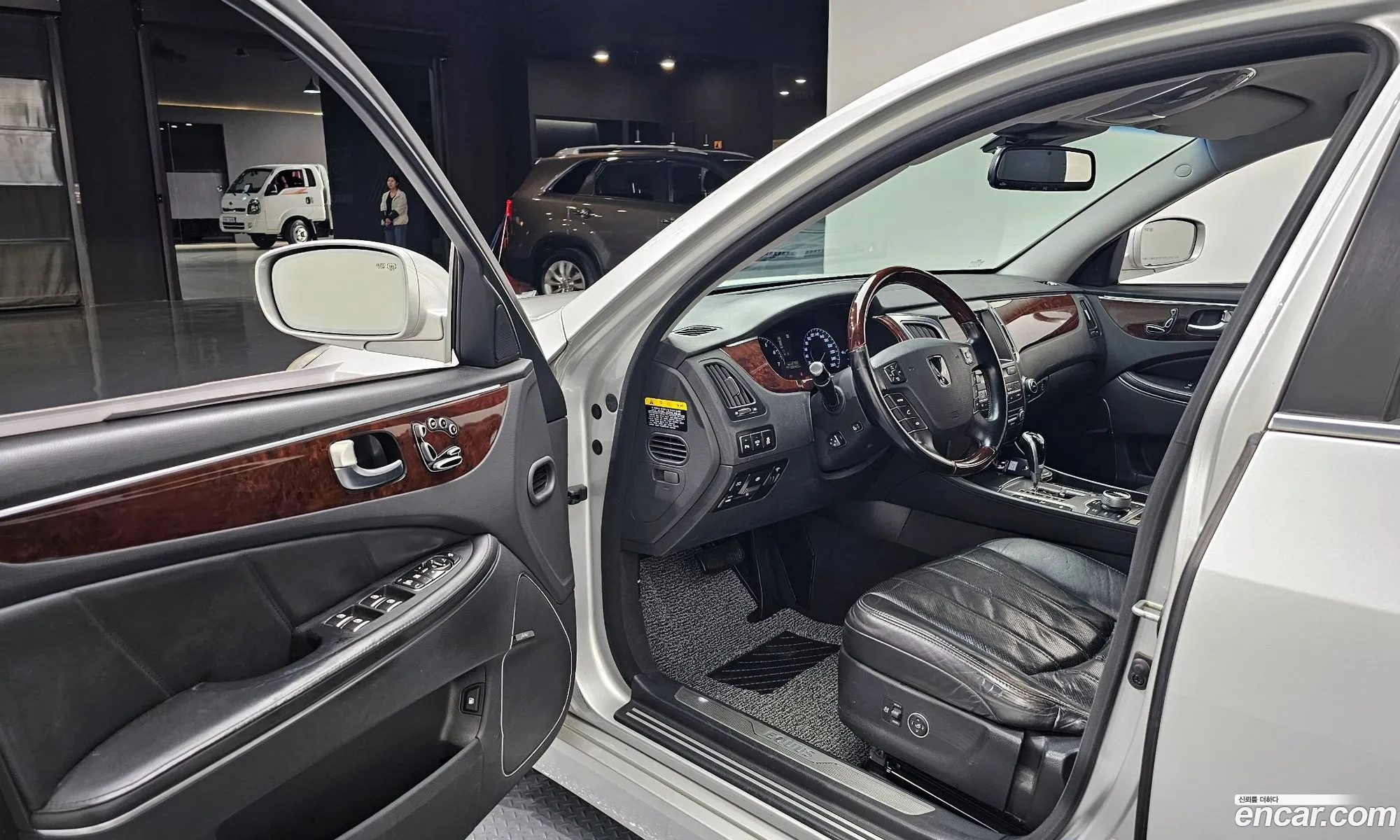 Hyundai Equus 2011 KMHGG41DBCU038749 — 4