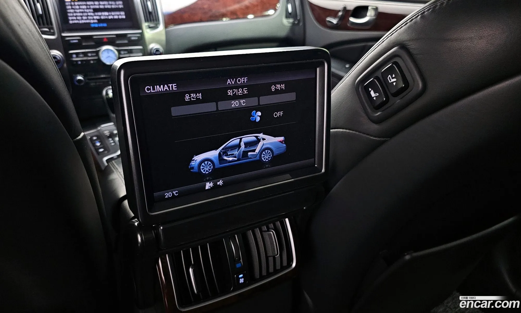 Hyundai Equus 2011 KMHGG41DBCU038749 — 32