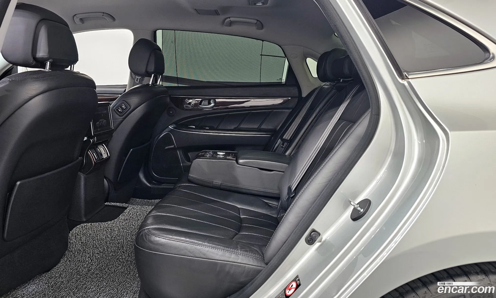 Hyundai Equus 2011 KMHGG41DBCU038749 — 31