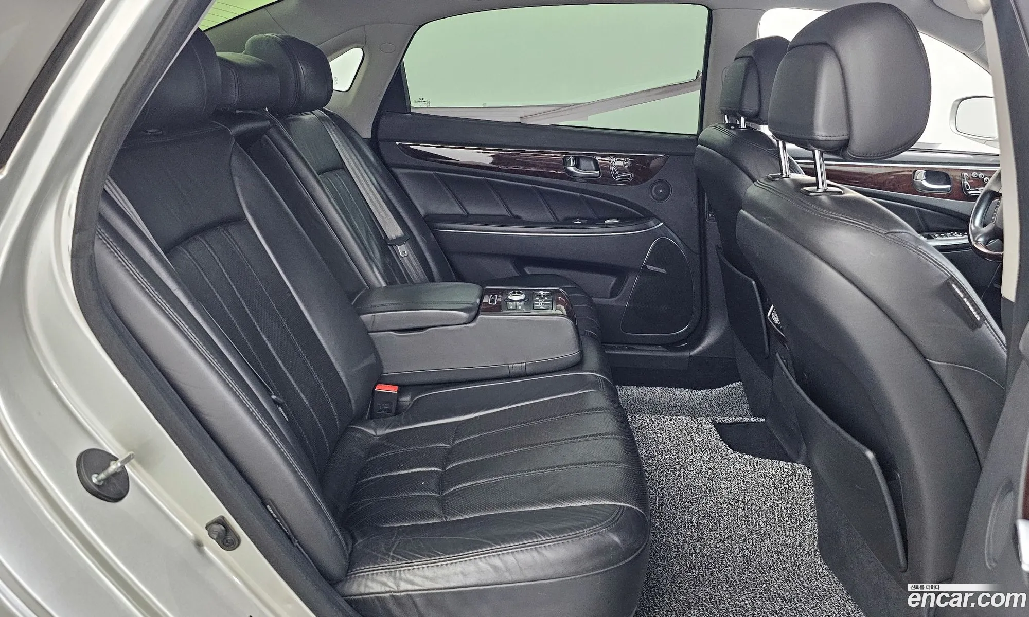 Hyundai Equus 2011 KMHGG41DBCU038749 — 36