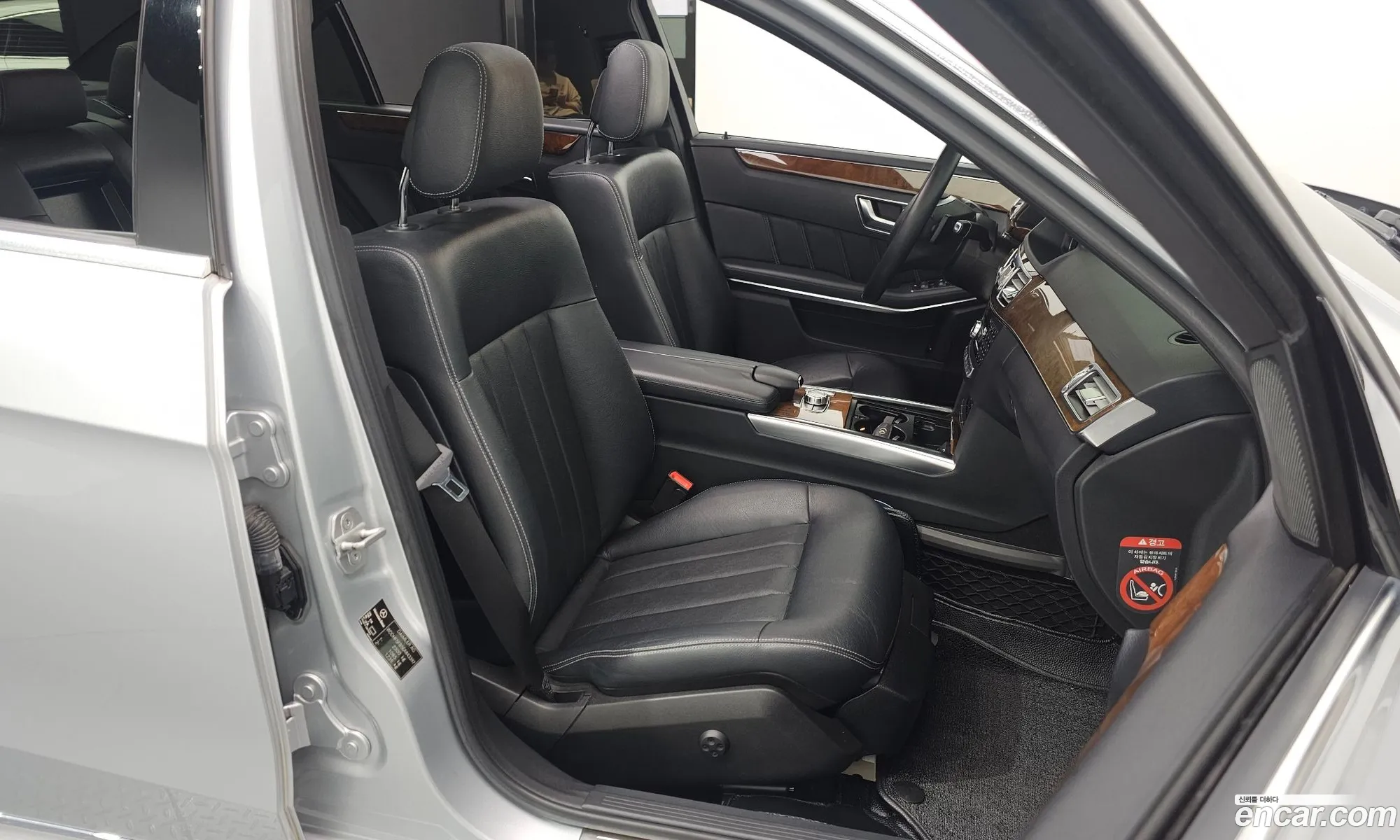 Mercedes-Benz E-Class W212 2013 WDDHF5FB5EA843397 — 10
