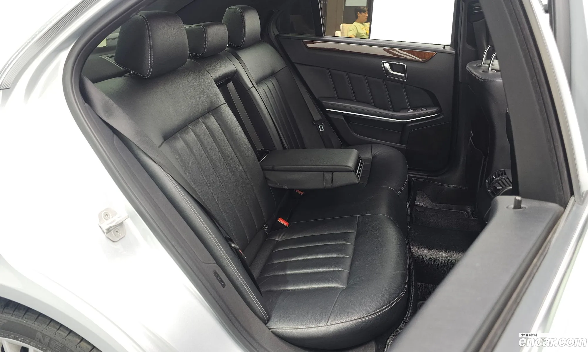 Mercedes-Benz E-Class W212 2013 WDDHF5FB5EA843397 — 19