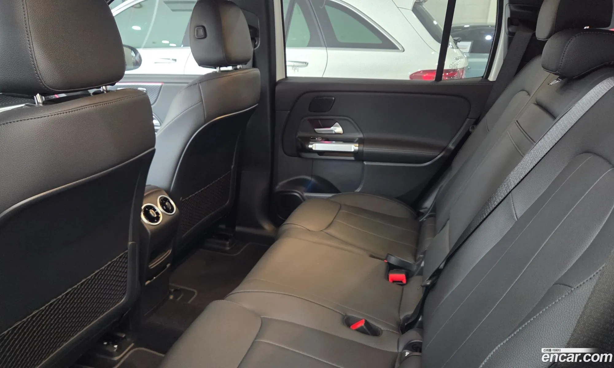 Mercedes-Benz EQB X243 2025 — 10