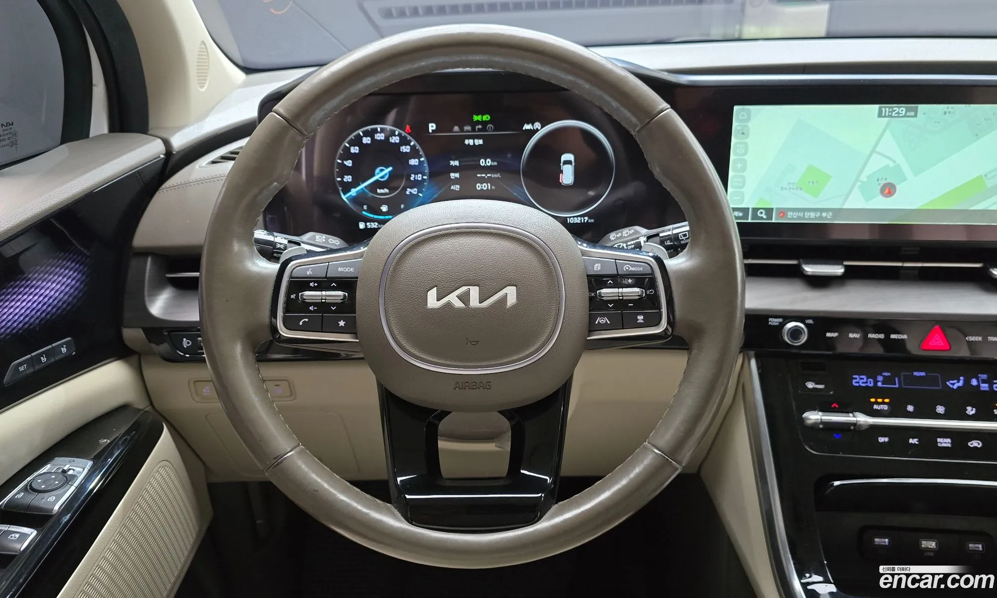 Kia Carnival 2023 — 17