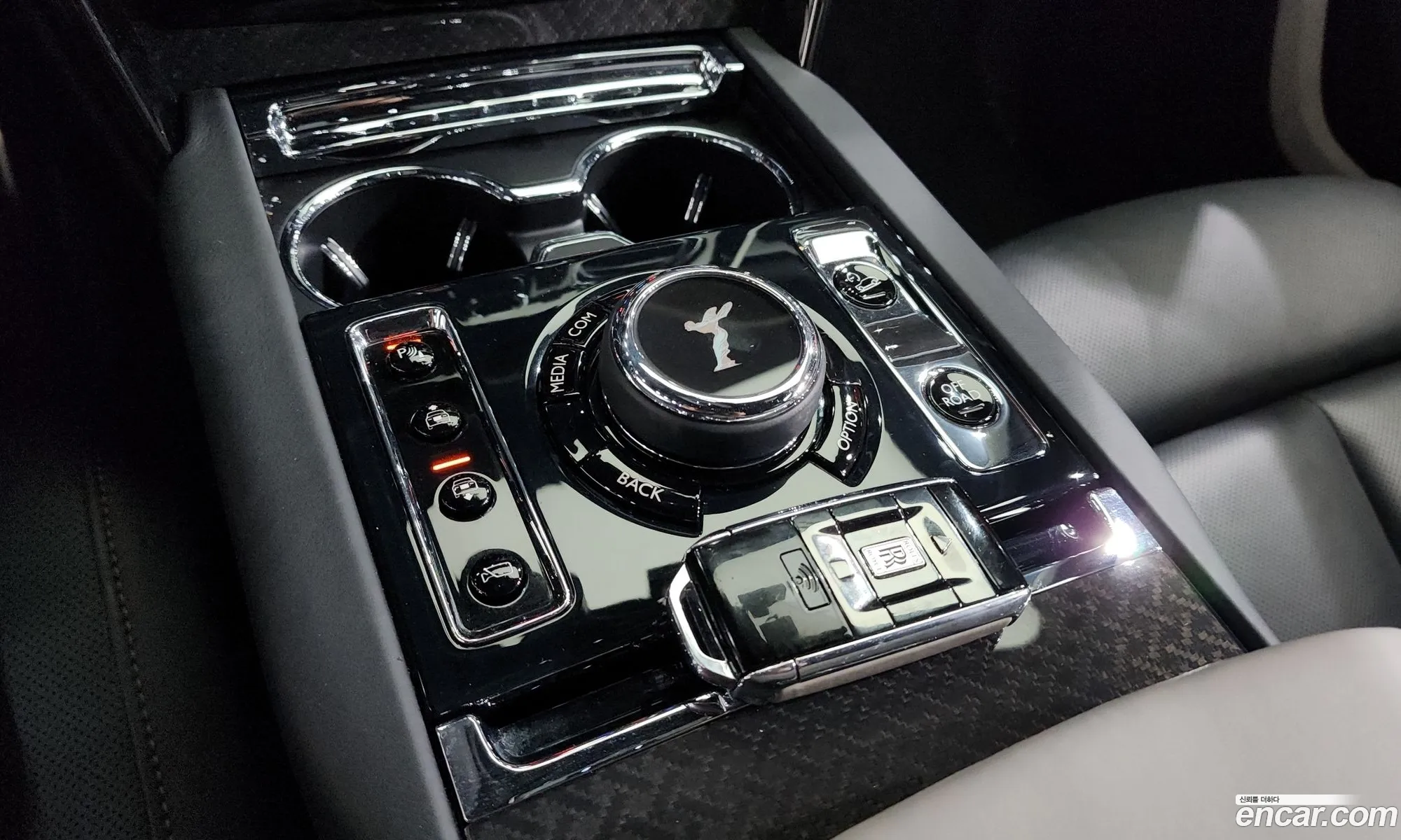 Rolls-Royce Cullinan 2023 — 16