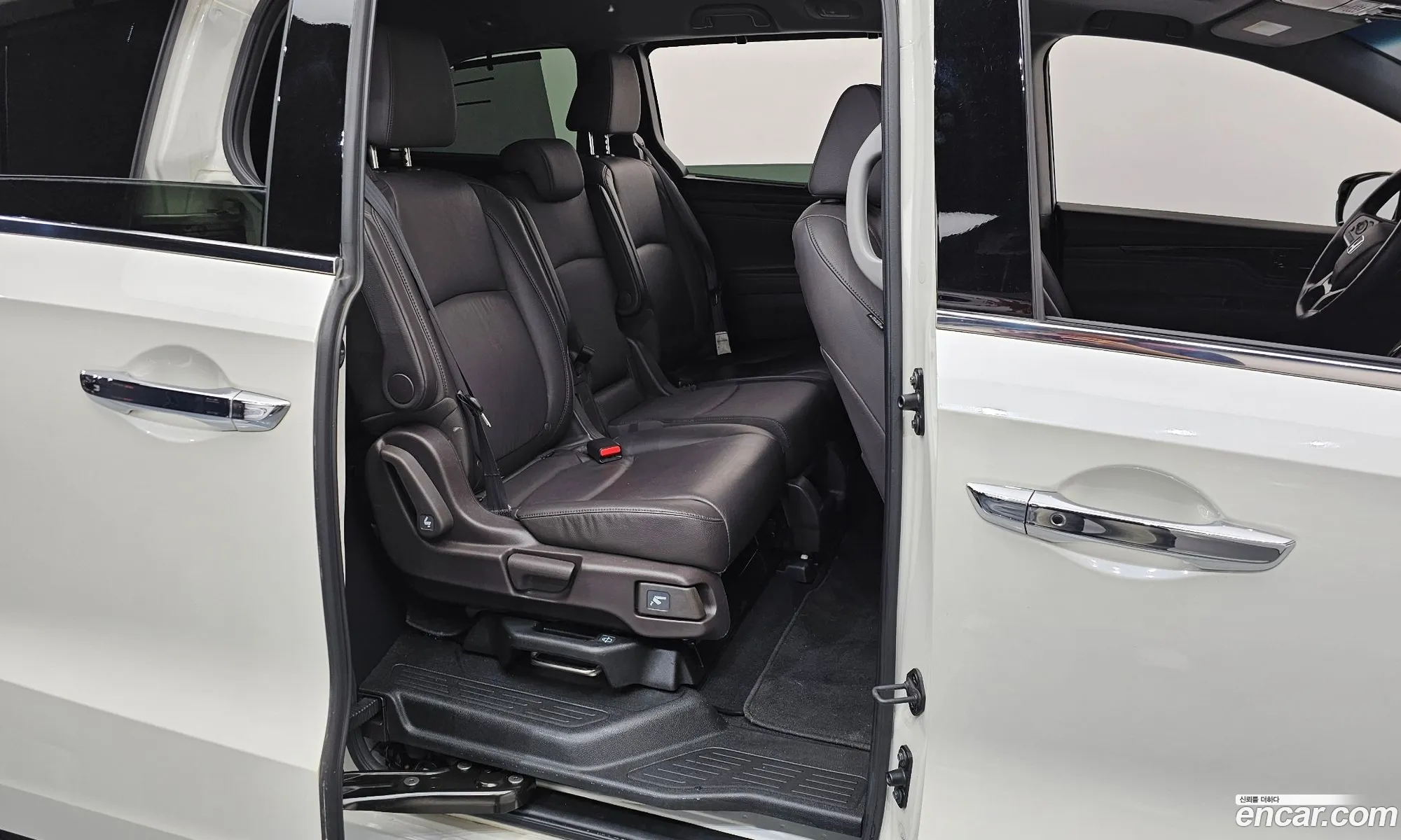Honda Odyssey 2018 5KBRL6880JB600645 — 17