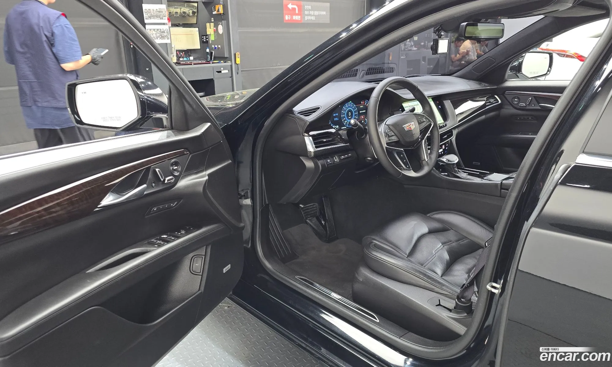 Cadillac CT6 2016 1G6K95RSXHU123683 — 18