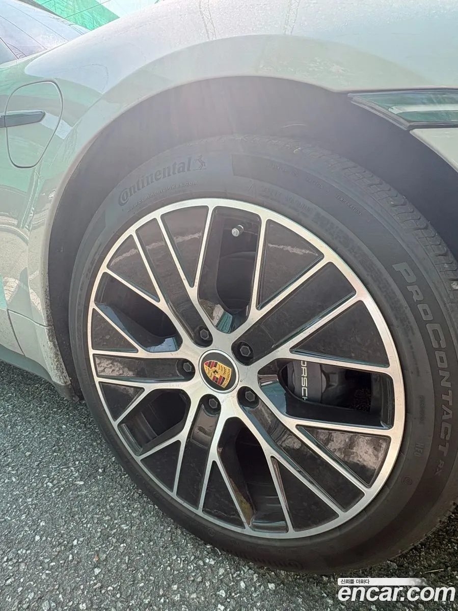 Porsche Taycan 2023 — 17