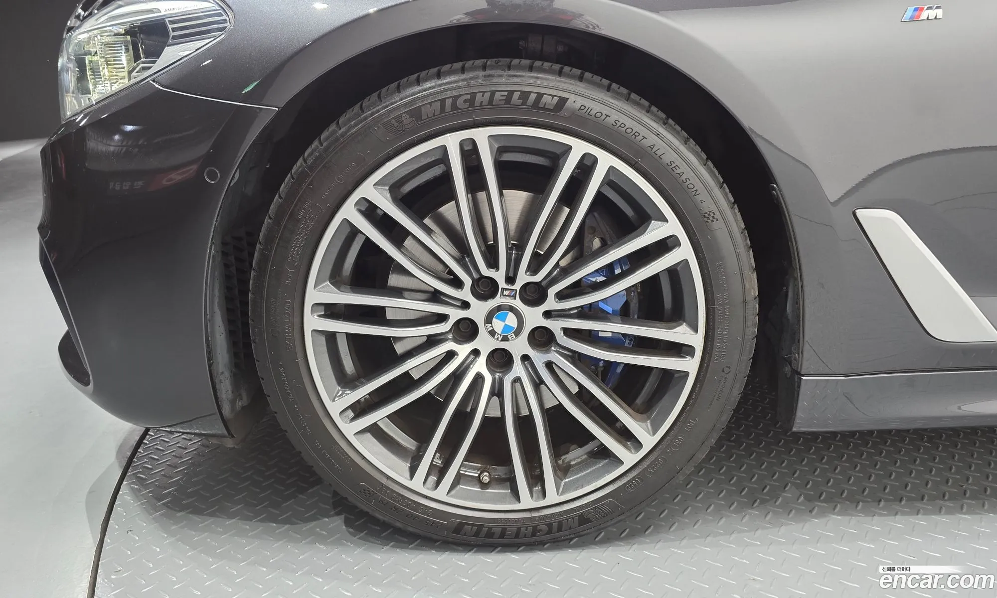 BMW 5 Series 2018 WBAJD3105JB316473 — 19