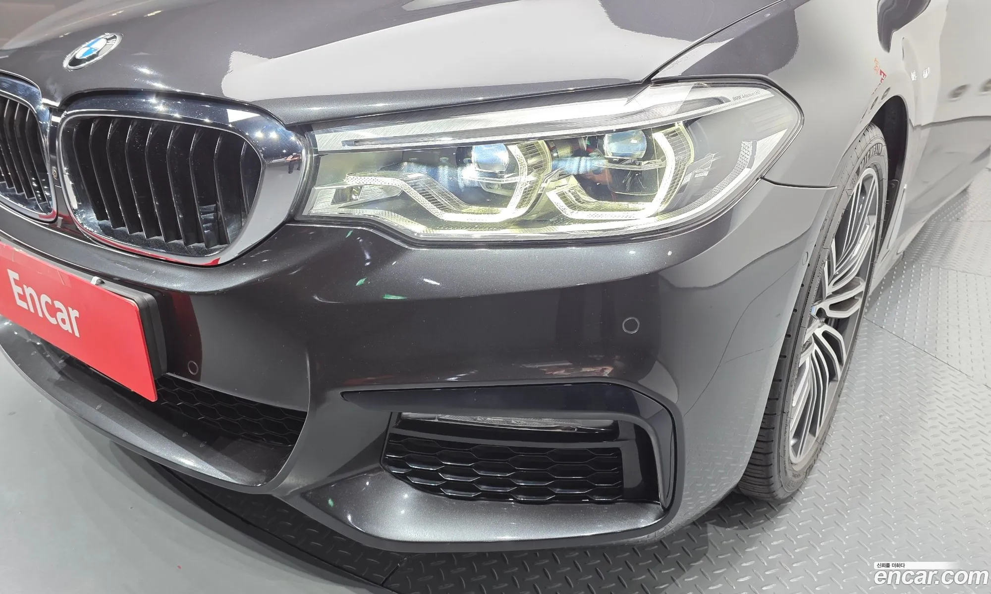 BMW 5 Series 2018 WBAJD3105JB316473 — 5