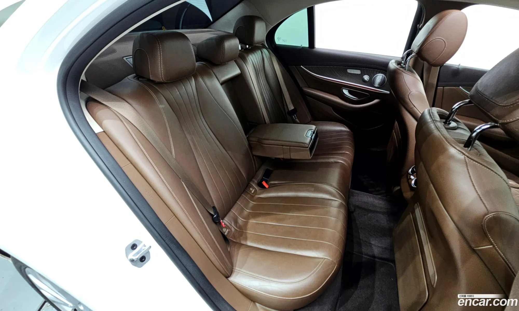 Mercedes-Benz E-Class W213 2020 WDDZF4KB5LA730664 — 30