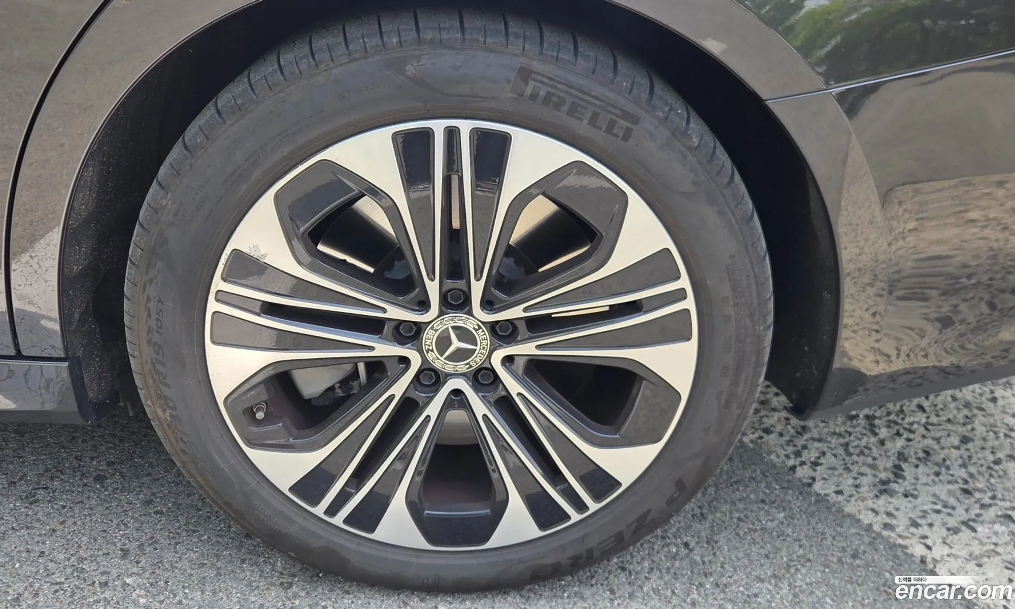 Mercedes-Benz E-Class W214 2025 — 13