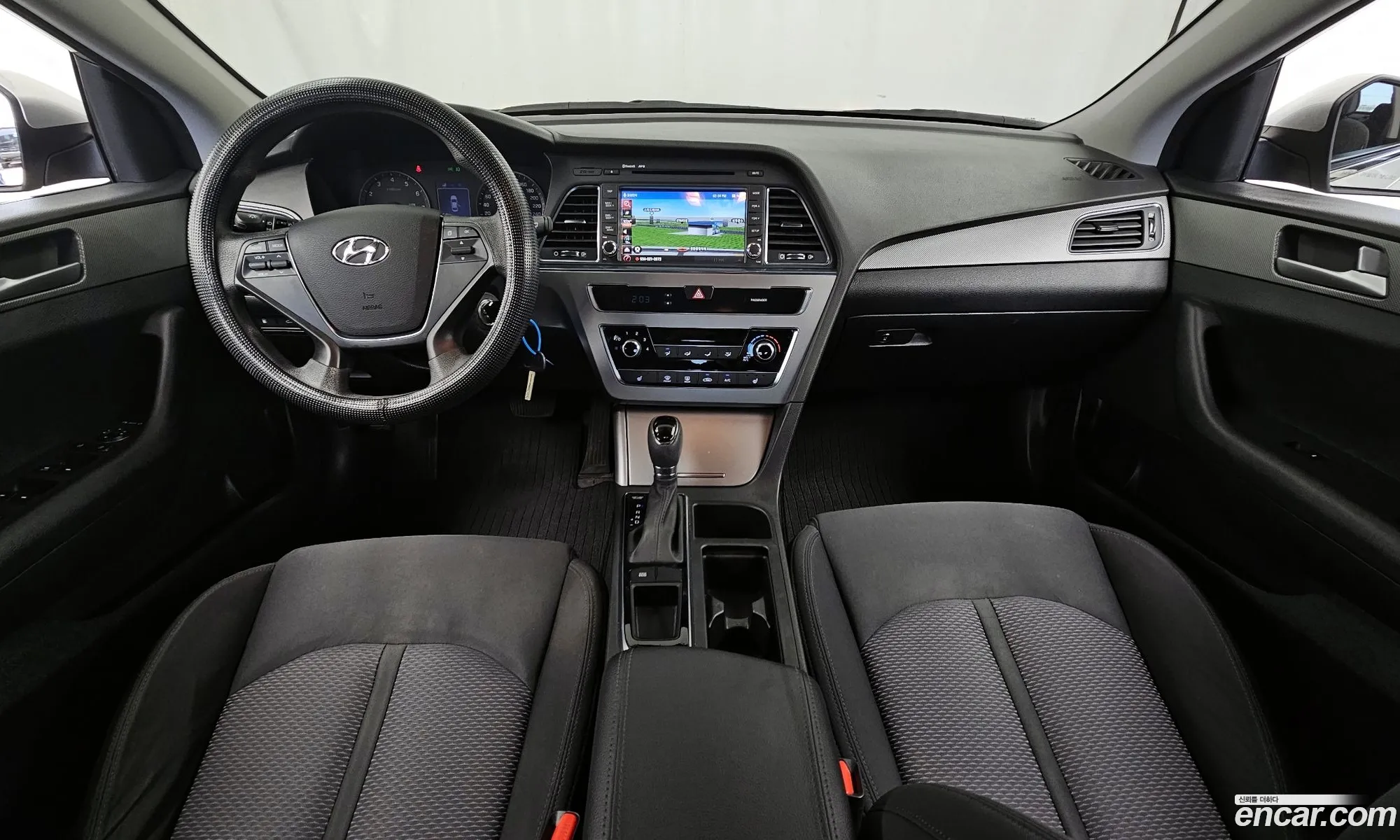 Hyundai LF Sonata 2014 — 18