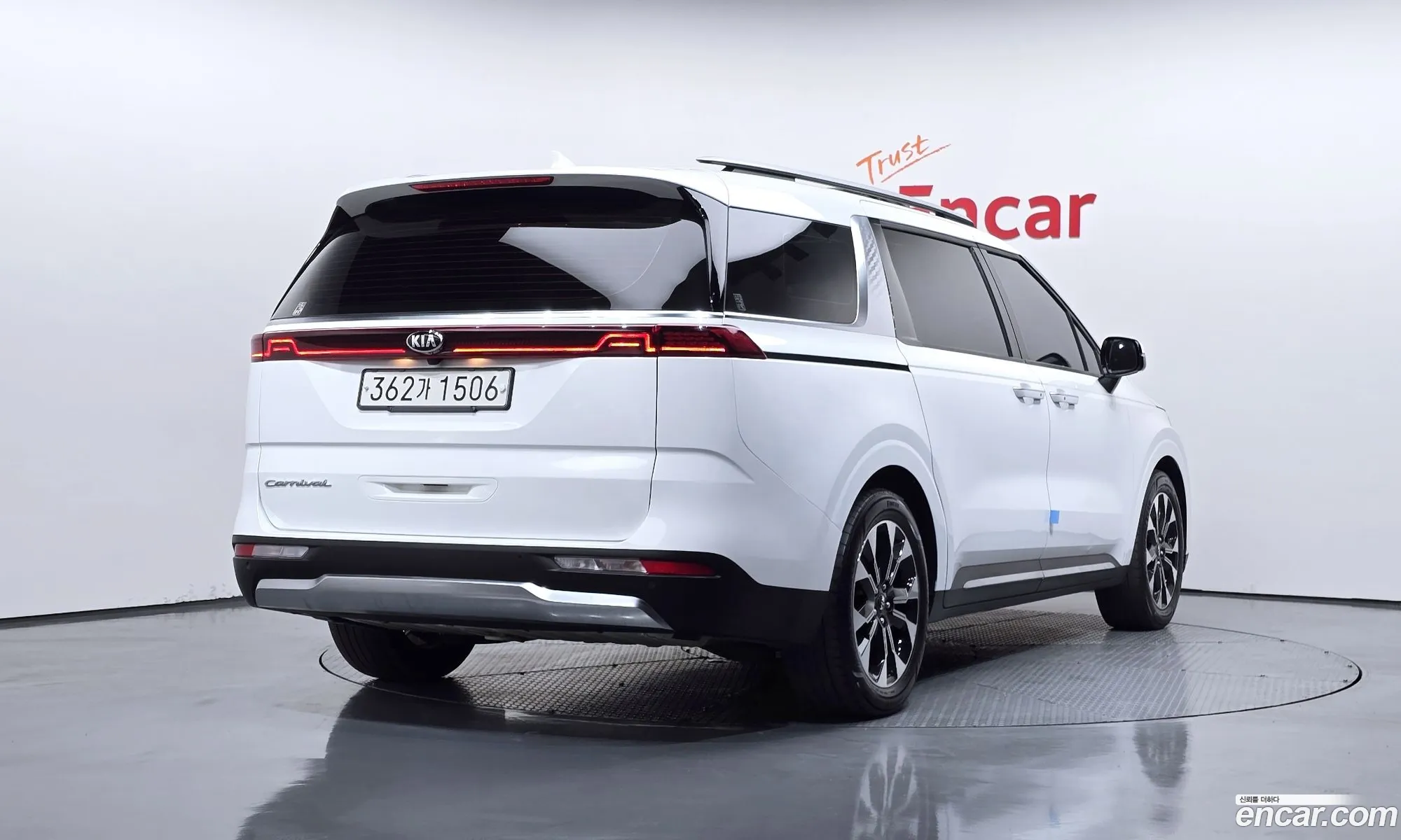 Kia Carnival 2021 — 17