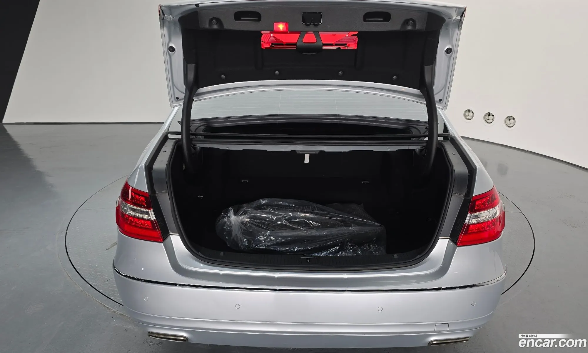 Mercedes-Benz E-Class W212 2013 WDDHF8CB8DA766688 — 8