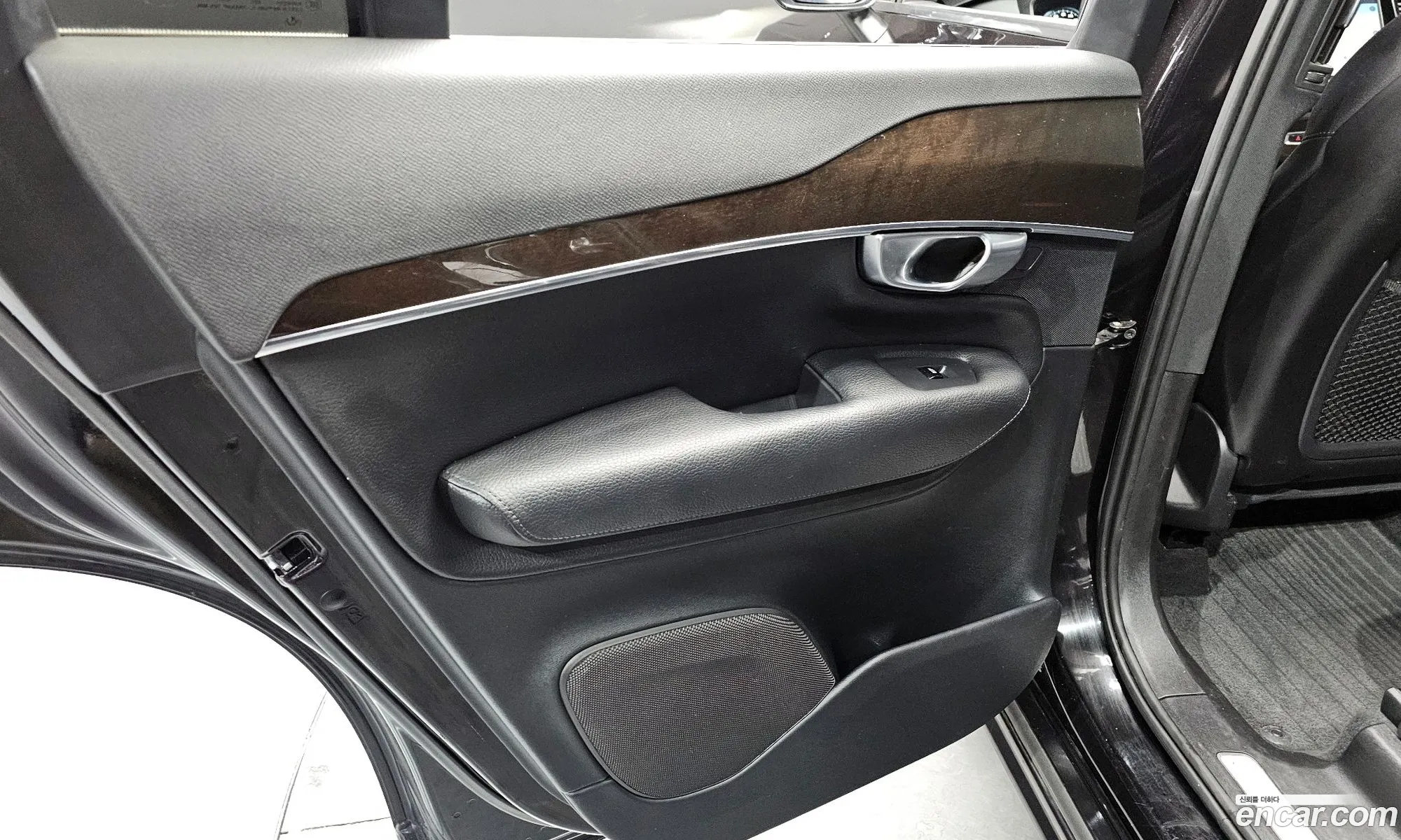 Volvo XC90 2017 — 30